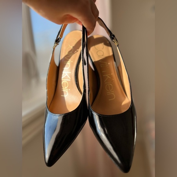 BEAUTIFUL classy sling-back black stilettos from Calvin Klein size 7.5 - Picture 10 of 11